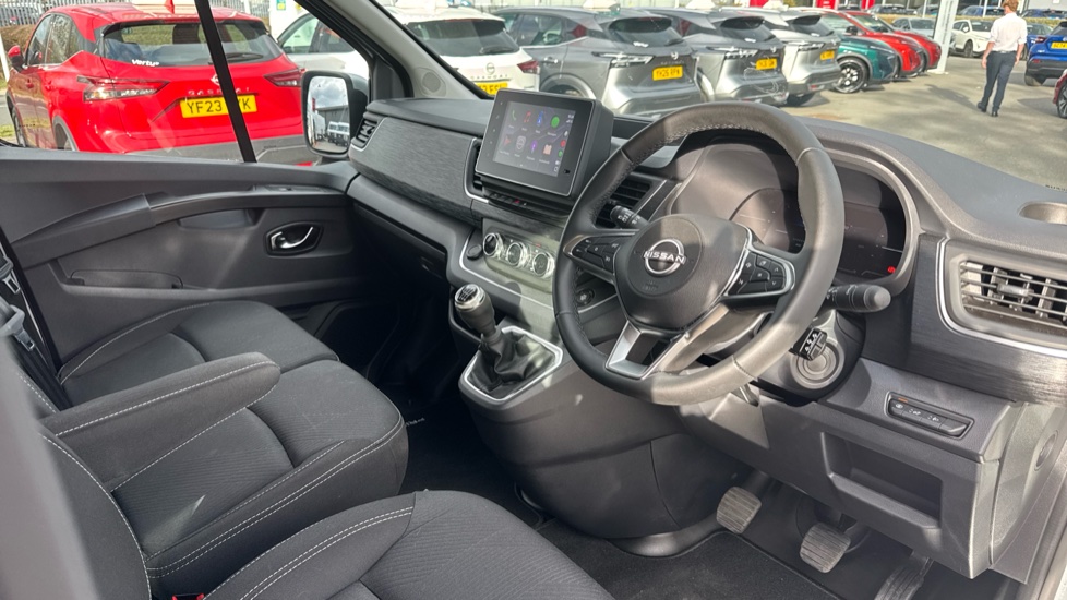 Nissan Primastar 30 L2 Diesel 2.0 dCi 150ps H1 Tekna Crew Van - Image 9