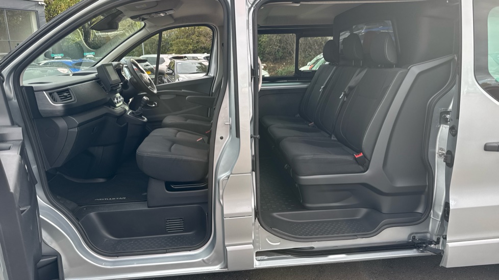 Nissan Primastar 30 L2 Diesel 2.0 dCi 150ps H1 Tekna Crew Van - Image 16