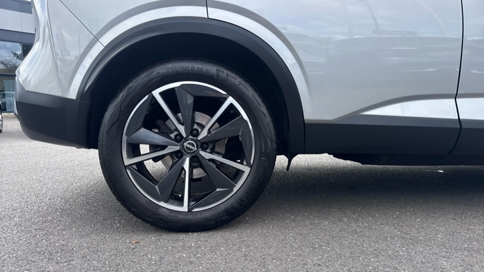 Nissan Qashqai 1.3 DiG-T MH Tekna 5dr Petrol Hatchback - Image 7
