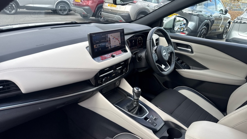 Nissan Qashqai 1.3 DiG-T MH Tekna 5dr Petrol Hatchback - Image 9