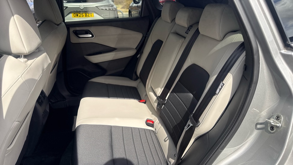 Nissan Qashqai 1.3 DiG-T MH Tekna 5dr Petrol Hatchback - Image 16