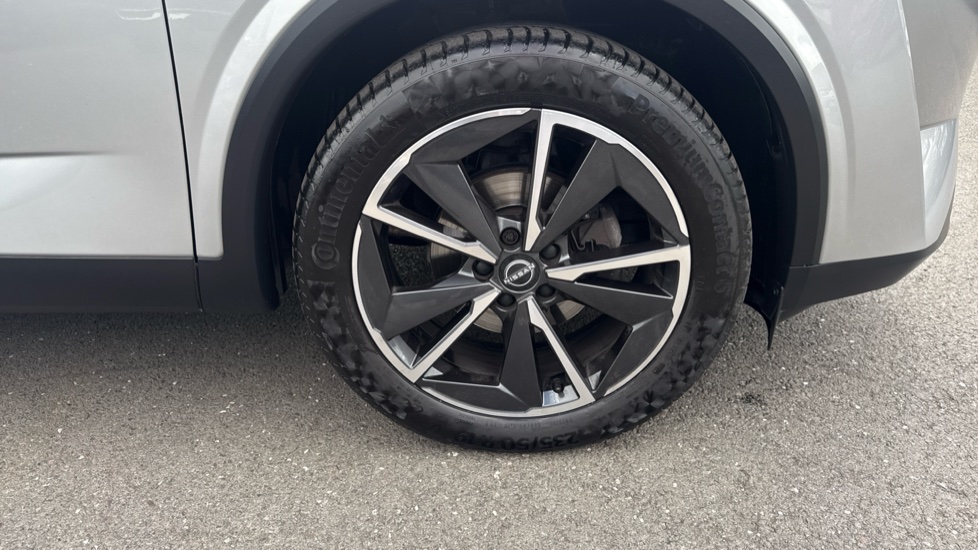 Nissan Qashqai 1.3 DiG-T MH Tekna 5dr Petrol Hatchback - Image 21