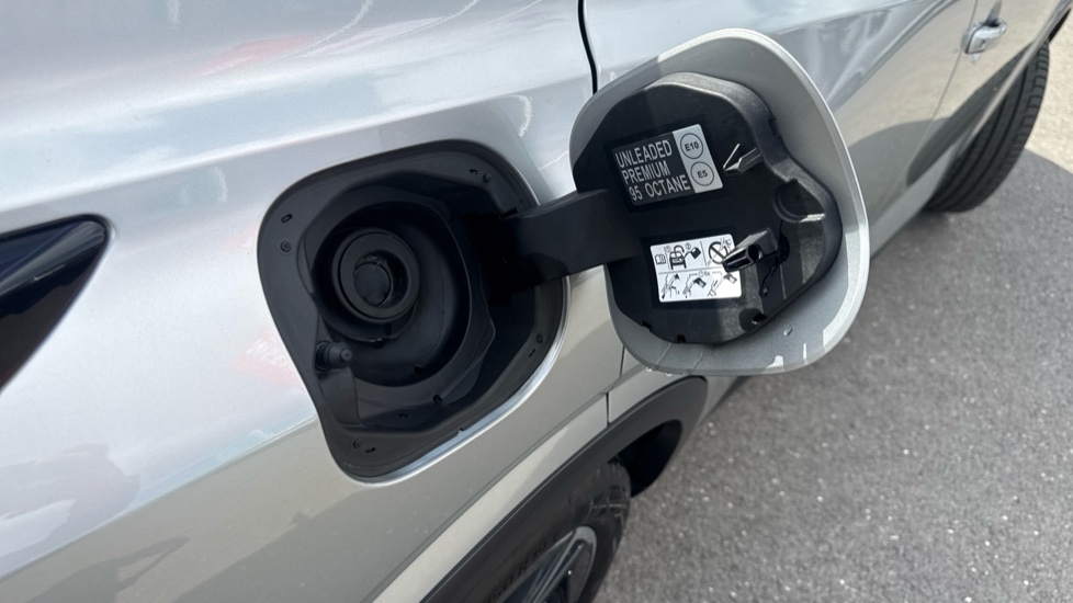 Nissan Qashqai 1.3 DiG-T MH Tekna 5dr Petrol Hatchback - Image 33