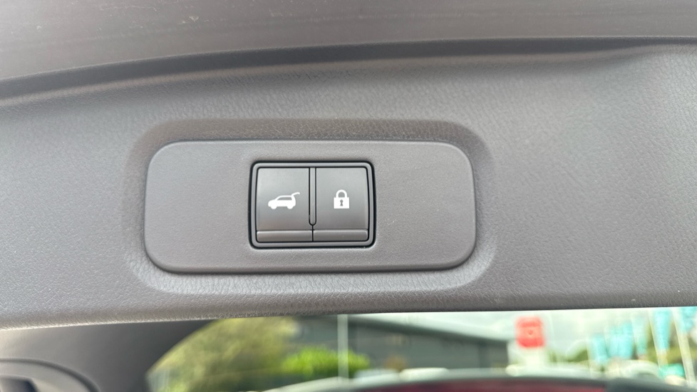Nissan Qashqai 1.3 DiG-T MH Tekna 5dr Petrol Hatchback - Image 36