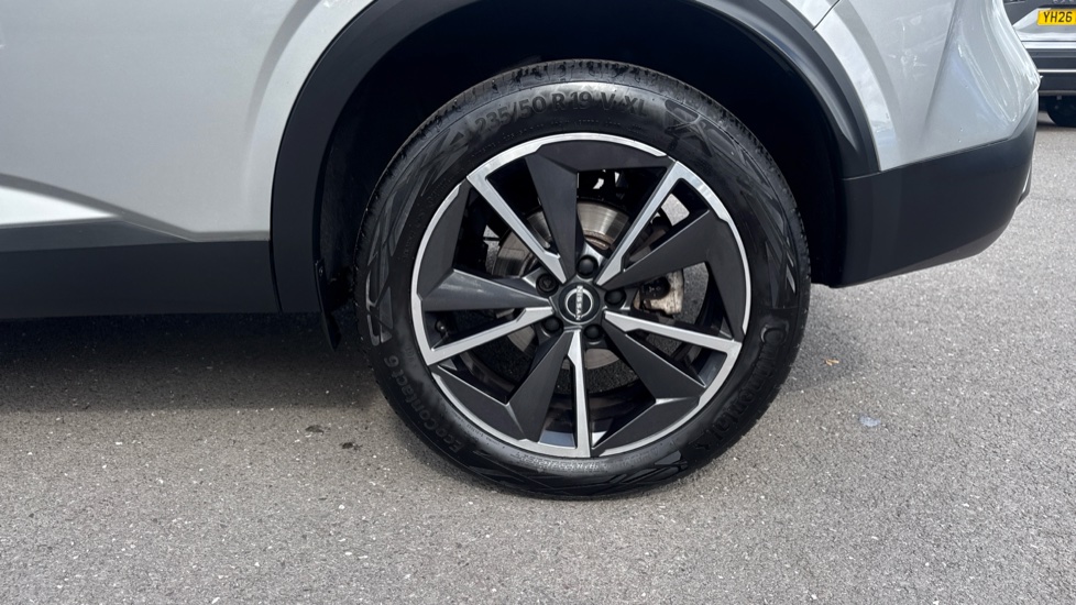 Nissan Qashqai 1.3 DiG-T MH Tekna 5dr Petrol Hatchback - Image 37