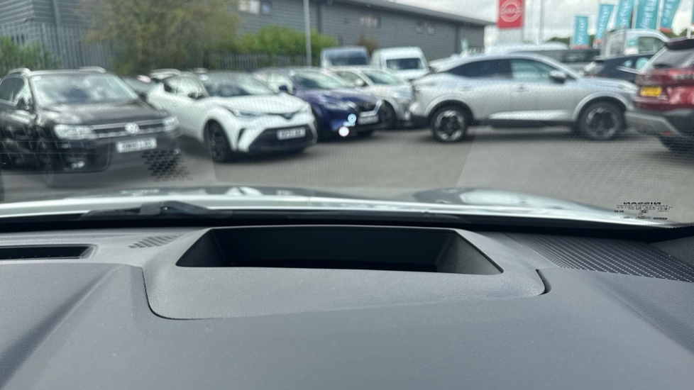 Nissan Qashqai 1.3 DiG-T MH Tekna 5dr Petrol Hatchback - Image 51