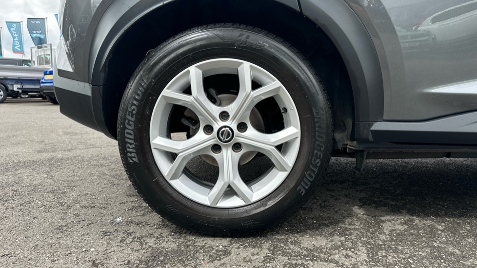 Nissan Juke 1.0 DiG-T N-Connecta 5dr DCT Petrol Hatchback - Image 7
