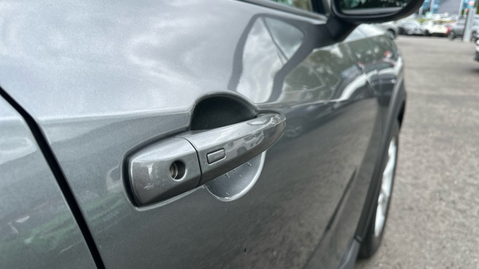 Nissan Juke 1.0 DiG-T N-Connecta 5dr DCT Petrol Hatchback - Image 8