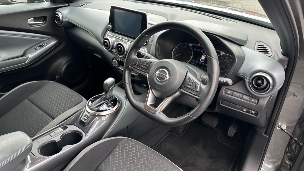 Nissan Juke 1.0 DiG-T N-Connecta 5dr DCT Petrol Hatchback - Image 11