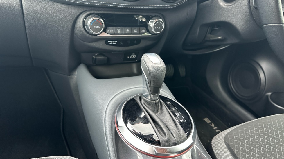 Nissan Juke 1.0 DiG-T N-Connecta 5dr DCT Petrol Hatchback - Image 13