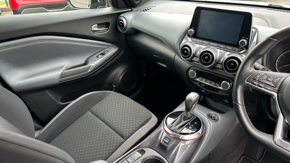 Nissan Juke 1.0 DiG-T N-Connecta 5dr DCT Petrol Hatchback - Image 14