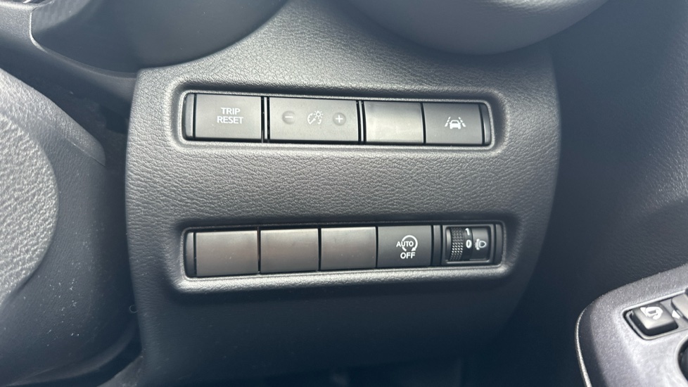 Nissan Juke 1.0 DiG-T N-Connecta 5dr DCT Petrol Hatchback - Image 25