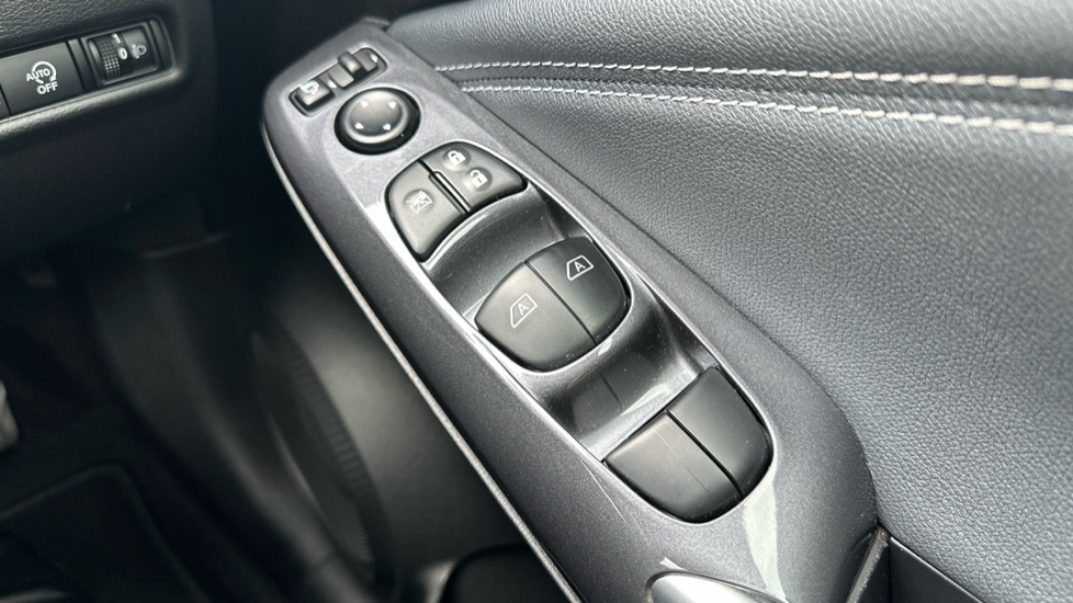 Nissan Juke 1.0 DiG-T N-Connecta 5dr DCT Petrol Hatchback - Image 26