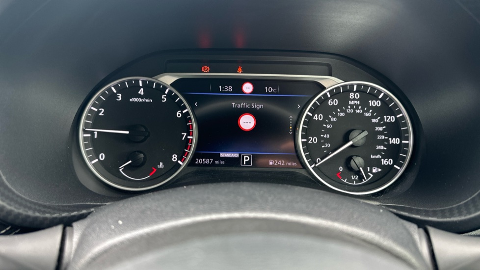 Nissan Juke 1.0 DiG-T N-Connecta 5dr DCT Petrol Hatchback - Image 29