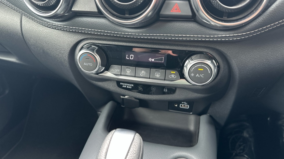 Nissan Juke 1.0 DiG-T N-Connecta 5dr DCT Petrol Hatchback - Image 36