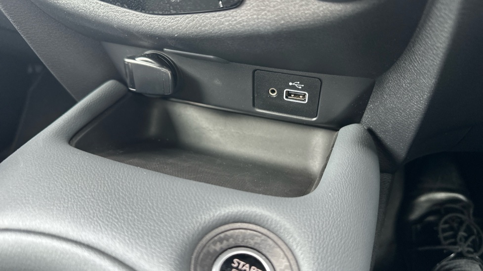 Nissan Juke 1.0 DiG-T N-Connecta 5dr DCT Petrol Hatchback - Image 37