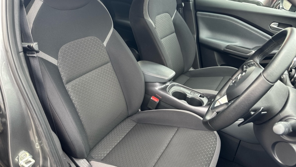 Nissan Juke 1.0 DiG-T N-Connecta 5dr DCT Petrol Hatchback - Image 41