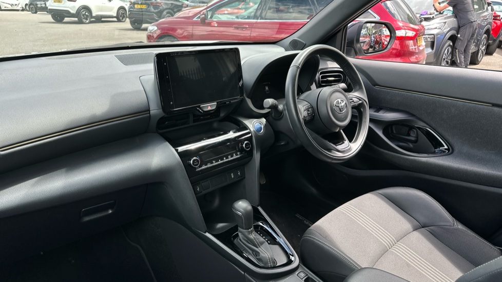 Toyota Yaris Cross 1.5 Hybrid Dynamic 5dr CVT Hybrid Estate - Image 9
