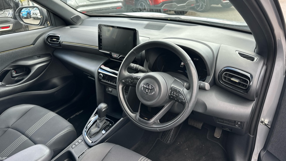 Toyota Yaris Cross 1.5 Hybrid Dynamic 5dr CVT Hybrid Estate - Image 11