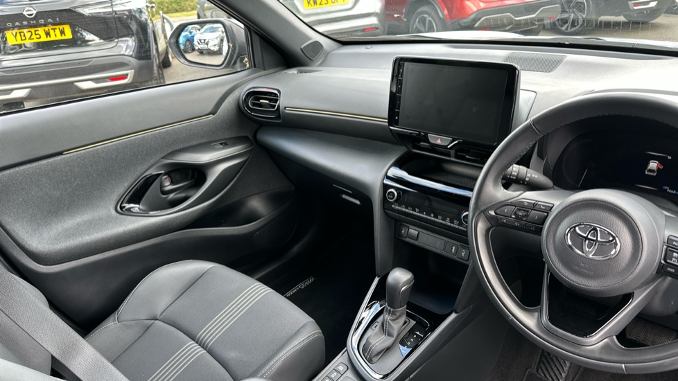 Toyota Yaris Cross 1.5 Hybrid Dynamic 5dr CVT Hybrid Estate - Image 14