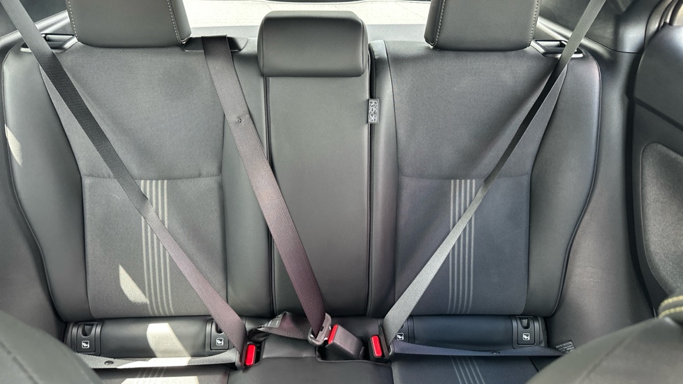 Toyota Yaris Cross 1.5 Hybrid Dynamic 5dr CVT Hybrid Estate - Image 15