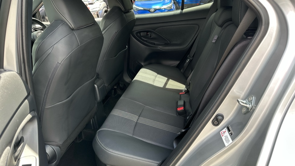 Toyota Yaris Cross 1.5 Hybrid Dynamic 5dr CVT Hybrid Estate - Image 16