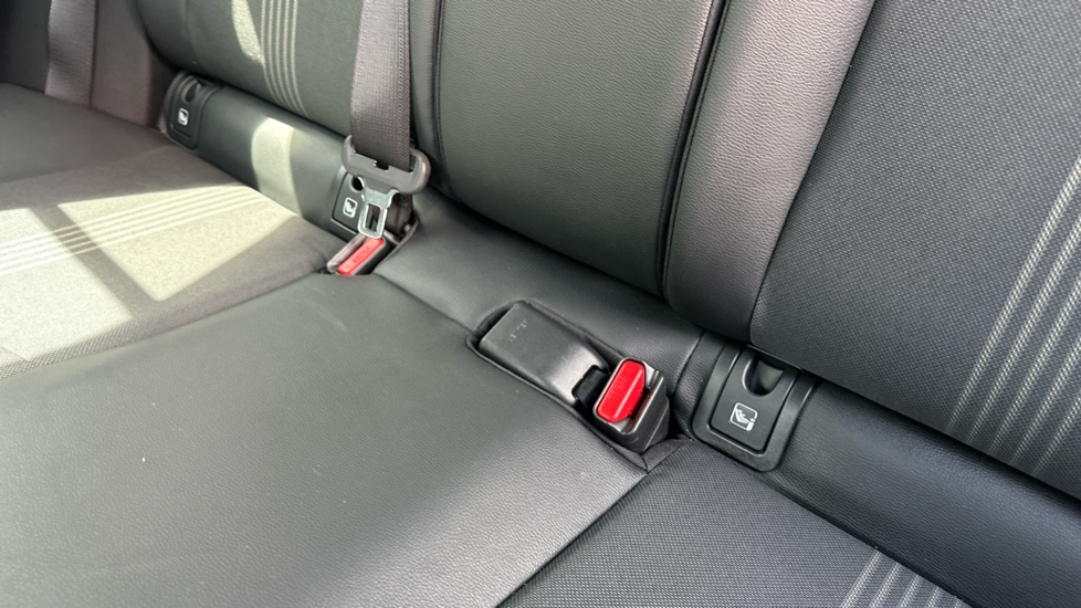 Toyota Yaris Cross 1.5 Hybrid Dynamic 5dr CVT Hybrid Estate - Image 17