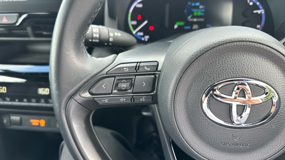 Toyota Yaris Cross 1.5 Hybrid Dynamic 5dr CVT Hybrid Estate - Image 21