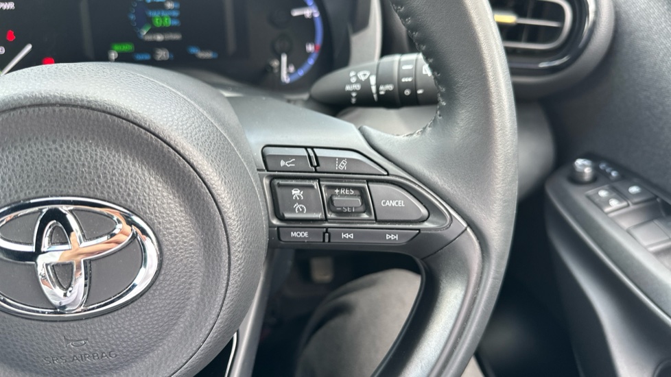 Toyota Yaris Cross 1.5 Hybrid Dynamic 5dr CVT Hybrid Estate - Image 22
