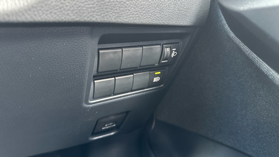Toyota Yaris Cross 1.5 Hybrid Dynamic 5dr CVT Hybrid Estate - Image 25