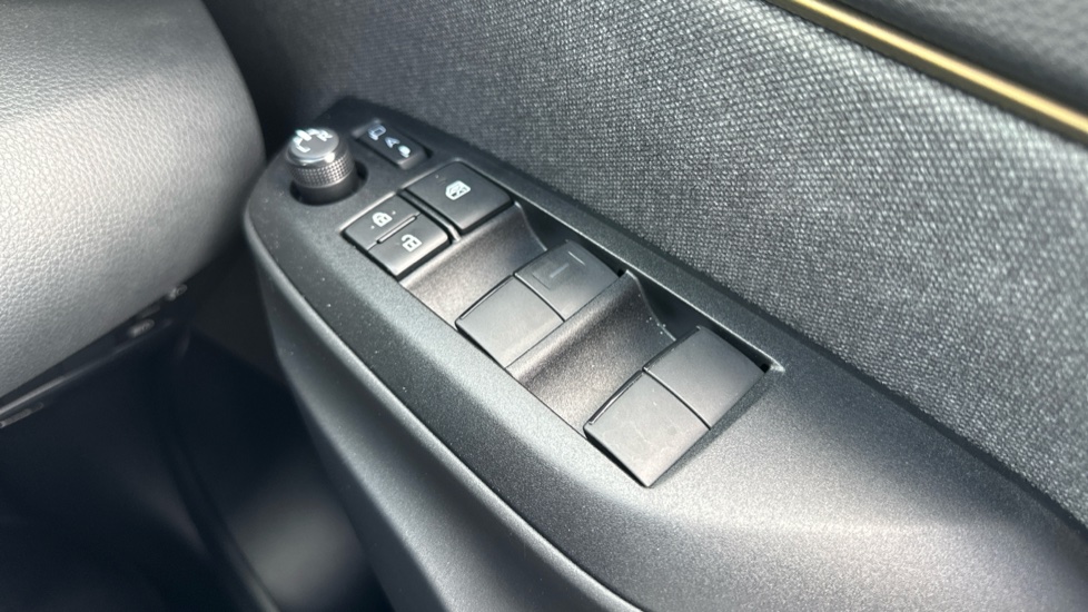 Toyota Yaris Cross 1.5 Hybrid Dynamic 5dr CVT Hybrid Estate - Image 26