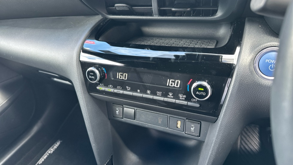 Toyota Yaris Cross 1.5 Hybrid Dynamic 5dr CVT Hybrid Estate - Image 37