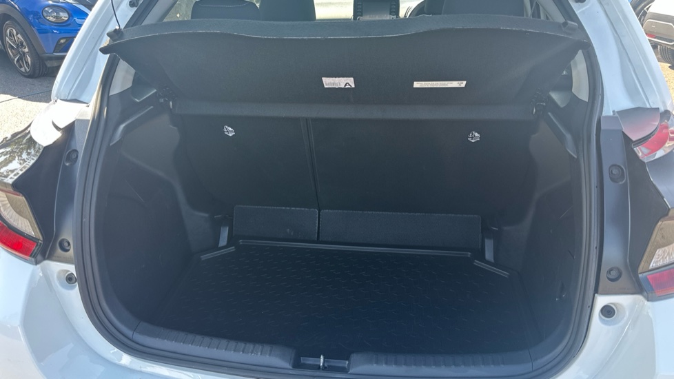 Toyota Yaris 1.5 Hybrid Icon 5dr CVT Hybrid Hatchback - Image 4