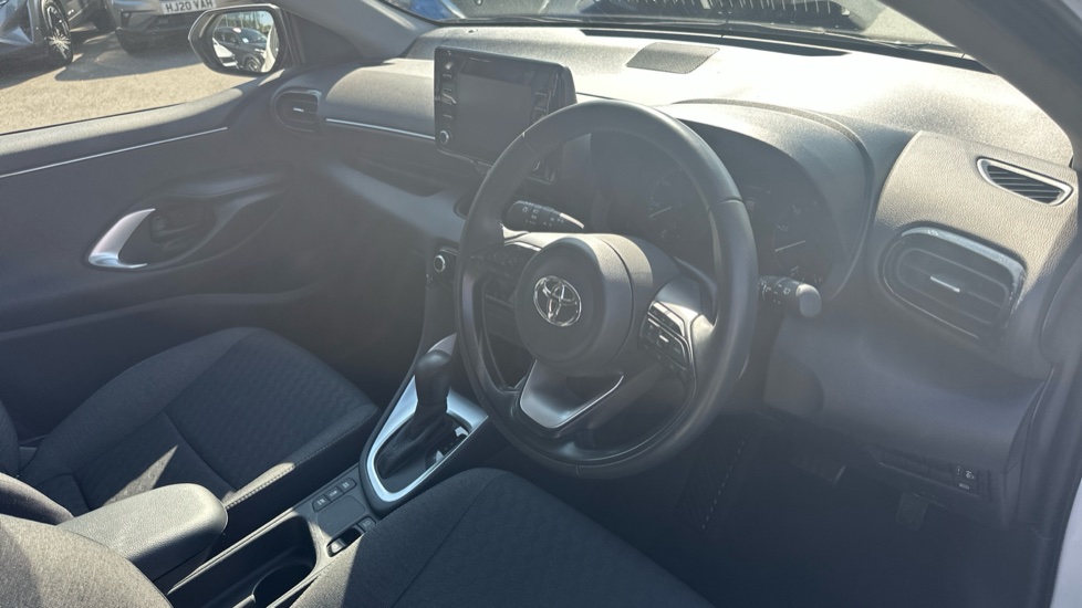 Toyota Yaris 1.5 Hybrid Icon 5dr CVT Hybrid Hatchback - Image 11