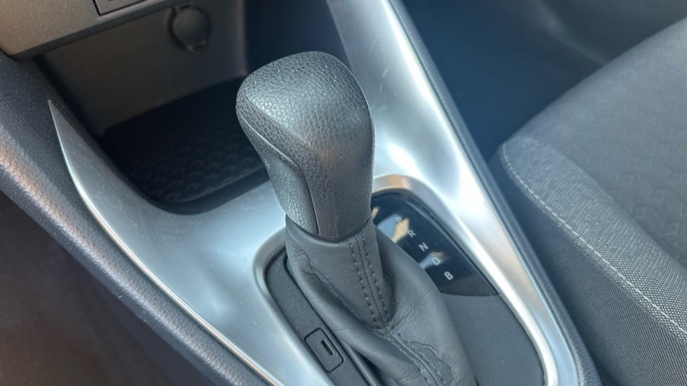 Toyota Yaris 1.5 Hybrid Icon 5dr CVT Hybrid Hatchback - Image 13