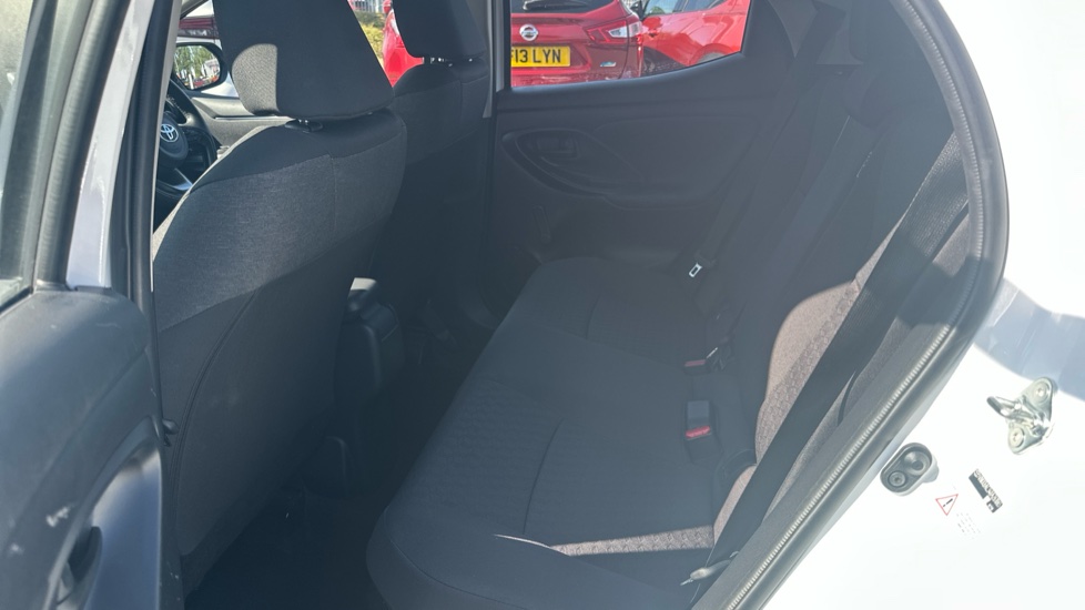Toyota Yaris 1.5 Hybrid Icon 5dr CVT Hybrid Hatchback - Image 16