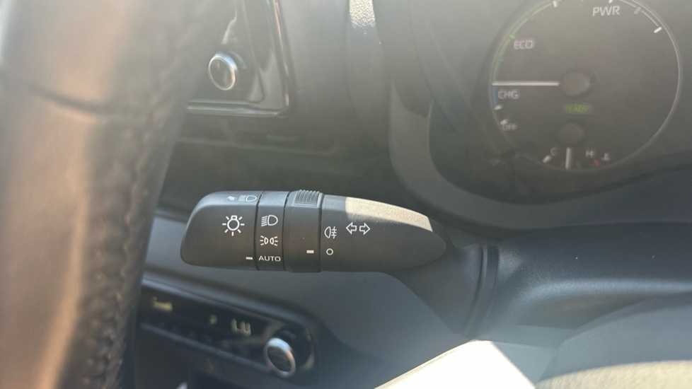 Toyota Yaris 1.5 Hybrid Icon 5dr CVT Hybrid Hatchback - Image 24
