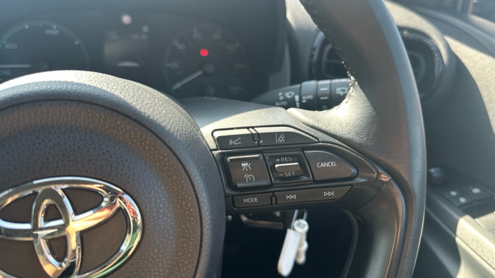 Toyota Yaris 1.5 Hybrid Icon 5dr CVT Hybrid Hatchback - Image 25