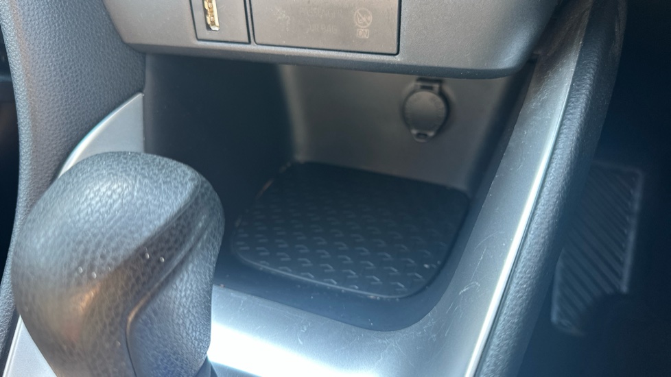 Toyota Yaris 1.5 Hybrid Icon 5dr CVT Hybrid Hatchback - Image 30