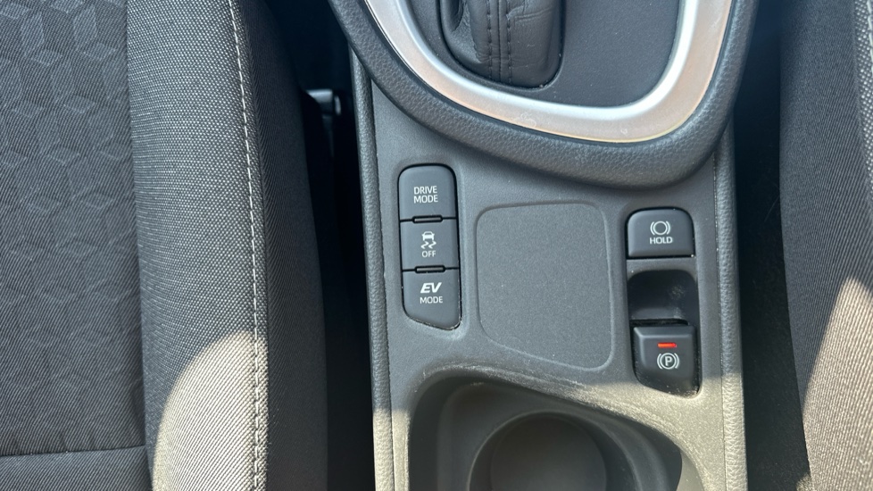 Toyota Yaris 1.5 Hybrid Icon 5dr CVT Hybrid Hatchback - Image 31