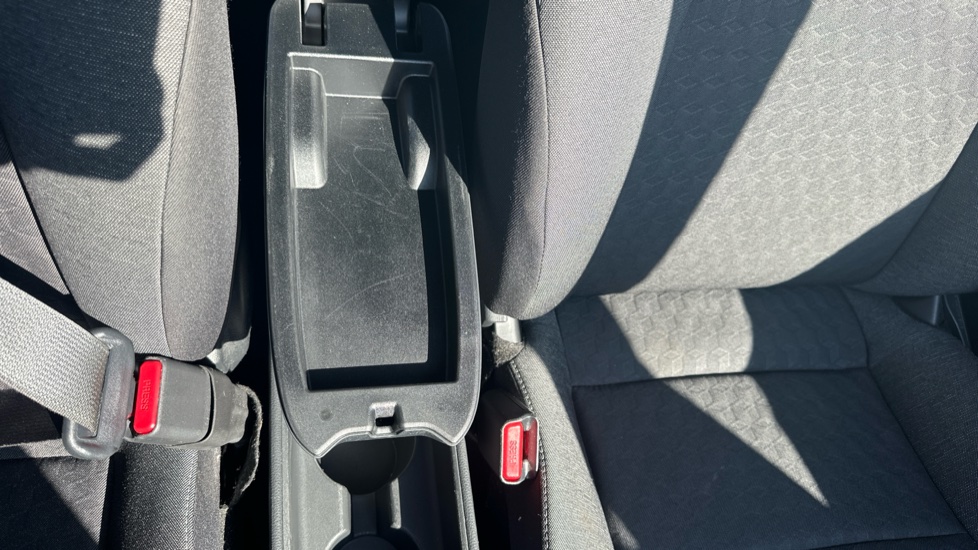 Toyota Yaris 1.5 Hybrid Icon 5dr CVT Hybrid Hatchback - Image 33