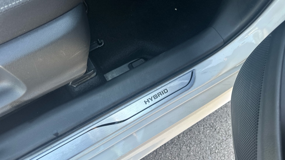 Toyota Yaris 1.5 Hybrid Icon 5dr CVT Hybrid Hatchback - Image 38