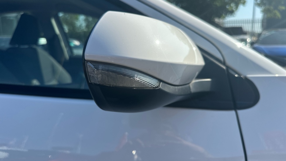 Toyota Yaris 1.5 Hybrid Icon 5dr CVT Hybrid Hatchback - Image 39