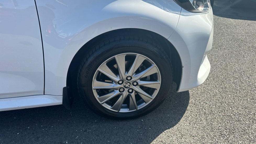 Toyota Yaris 1.5 Hybrid Icon 5dr CVT Hybrid Hatchback - Image 40