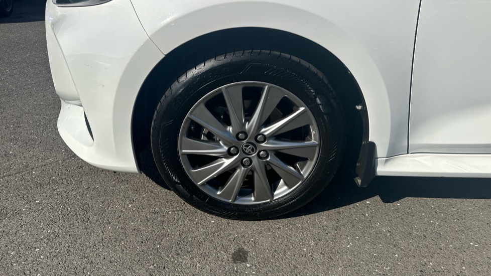 Toyota Yaris 1.5 Hybrid Icon 5dr CVT Hybrid Hatchback - Image 42