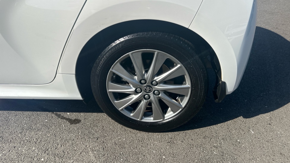 Toyota Yaris 1.5 Hybrid Icon 5dr CVT Hybrid Hatchback - Image 43