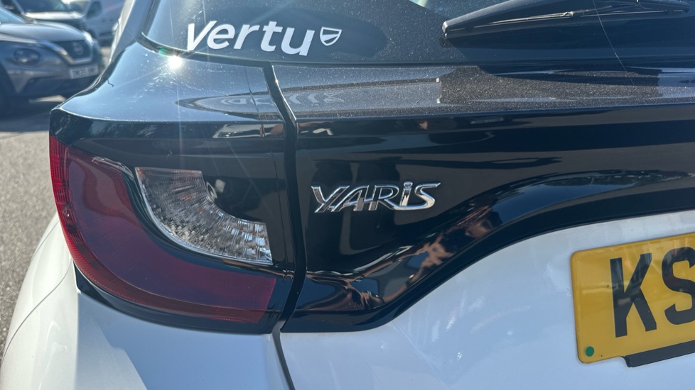 Toyota Yaris 1.5 Hybrid Icon 5dr CVT Hybrid Hatchback - Image 45