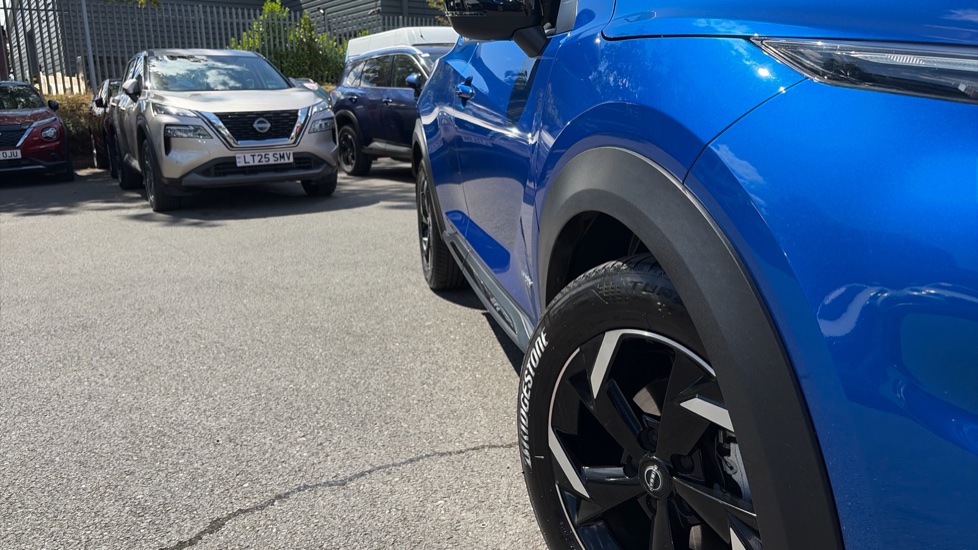 Nissan Juke 1.6 Hybrid N-Connecta 5dr Auto Hybrid Hatchback - Image 8