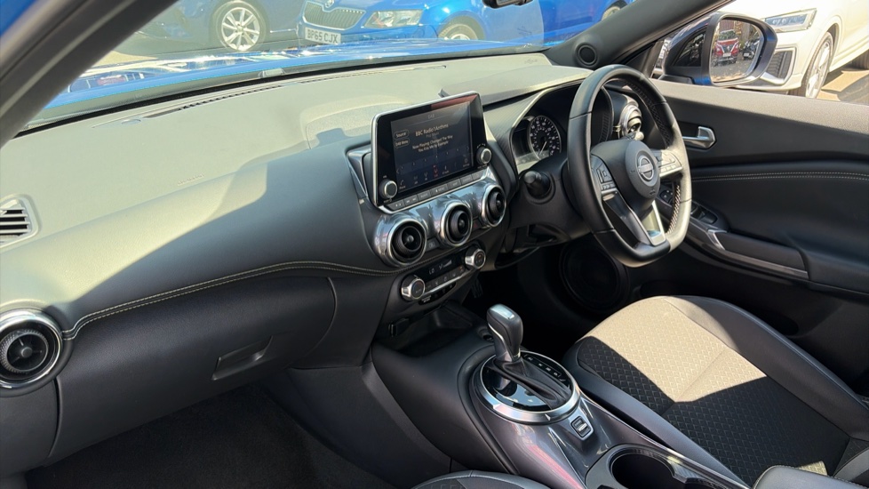 Nissan Juke 1.6 Hybrid N-Connecta 5dr Auto Hybrid Hatchback - Image 9