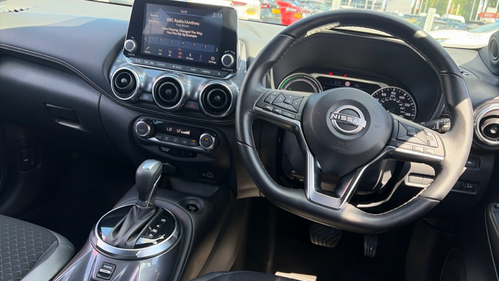 Nissan Juke 1.6 Hybrid N-Connecta 5dr Auto Hybrid Hatchback - Image 10